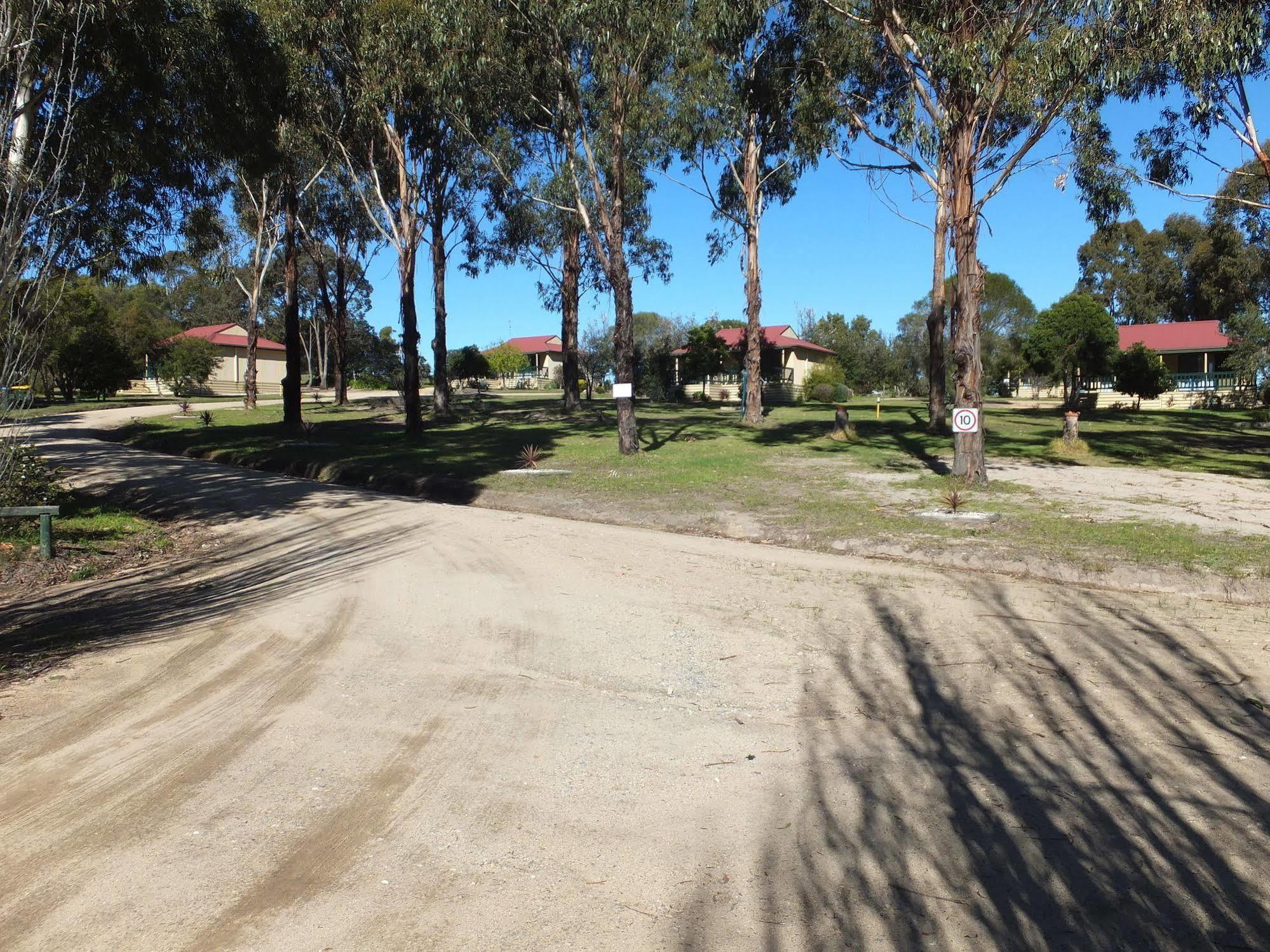 Lakes Entrance Country Cottages エクステリア 写真