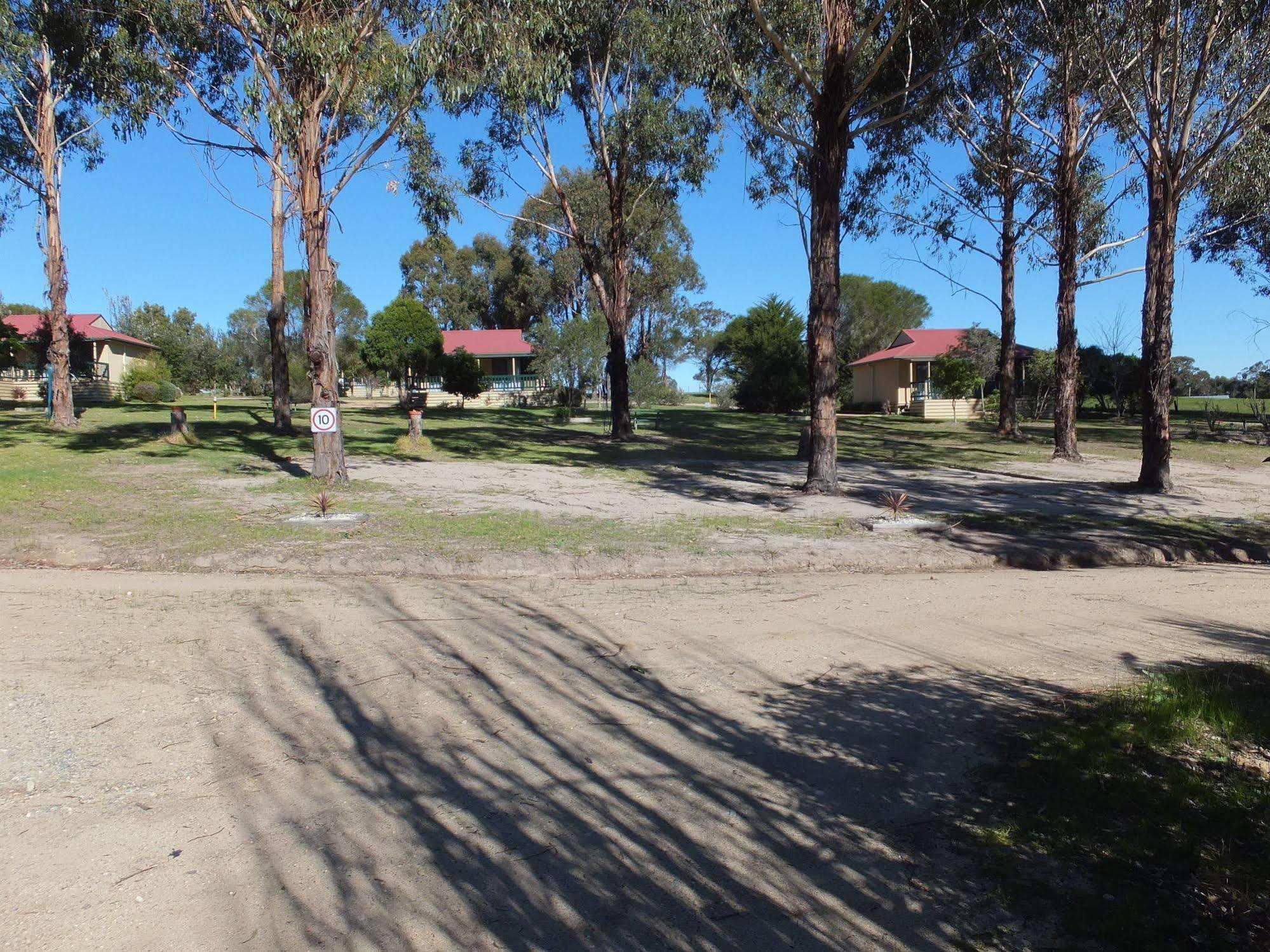 Lakes Entrance Country Cottages エクステリア 写真