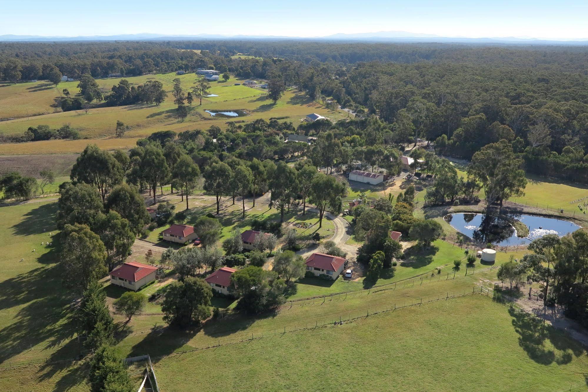 Lakes Entrance Country Cottages エクステリア 写真